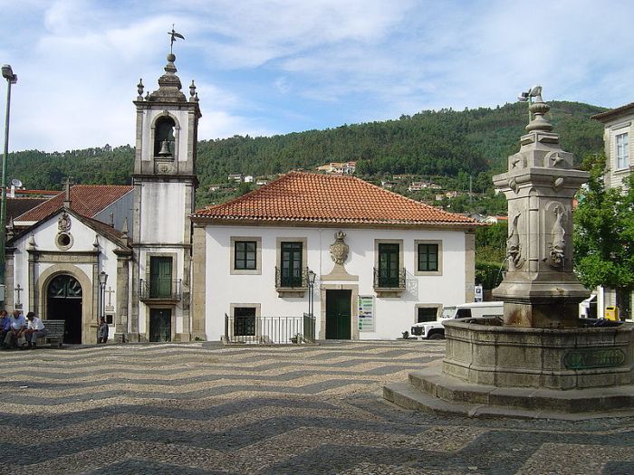 Explica��es Arouca - Wikimedia Commons